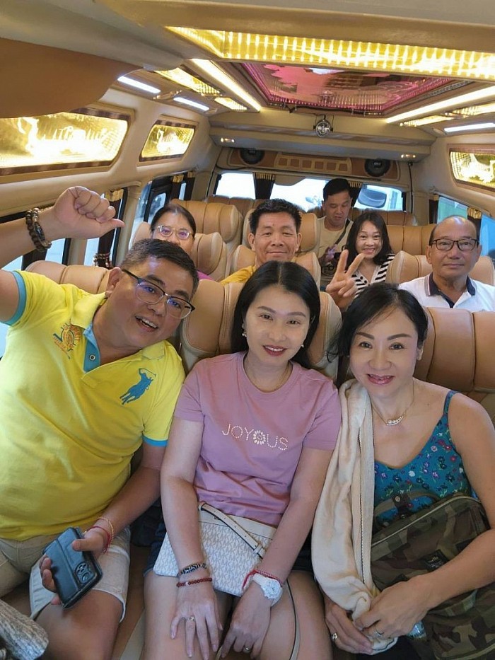 VAN RENTAL WITH DRIVER IN BANGKOK VAN RENTAL WITH DRIVER BANGKOK VAN RENTAL WITH DRIVER VAN SERVICE BANGKOK AMNUAI VAN SERVICE